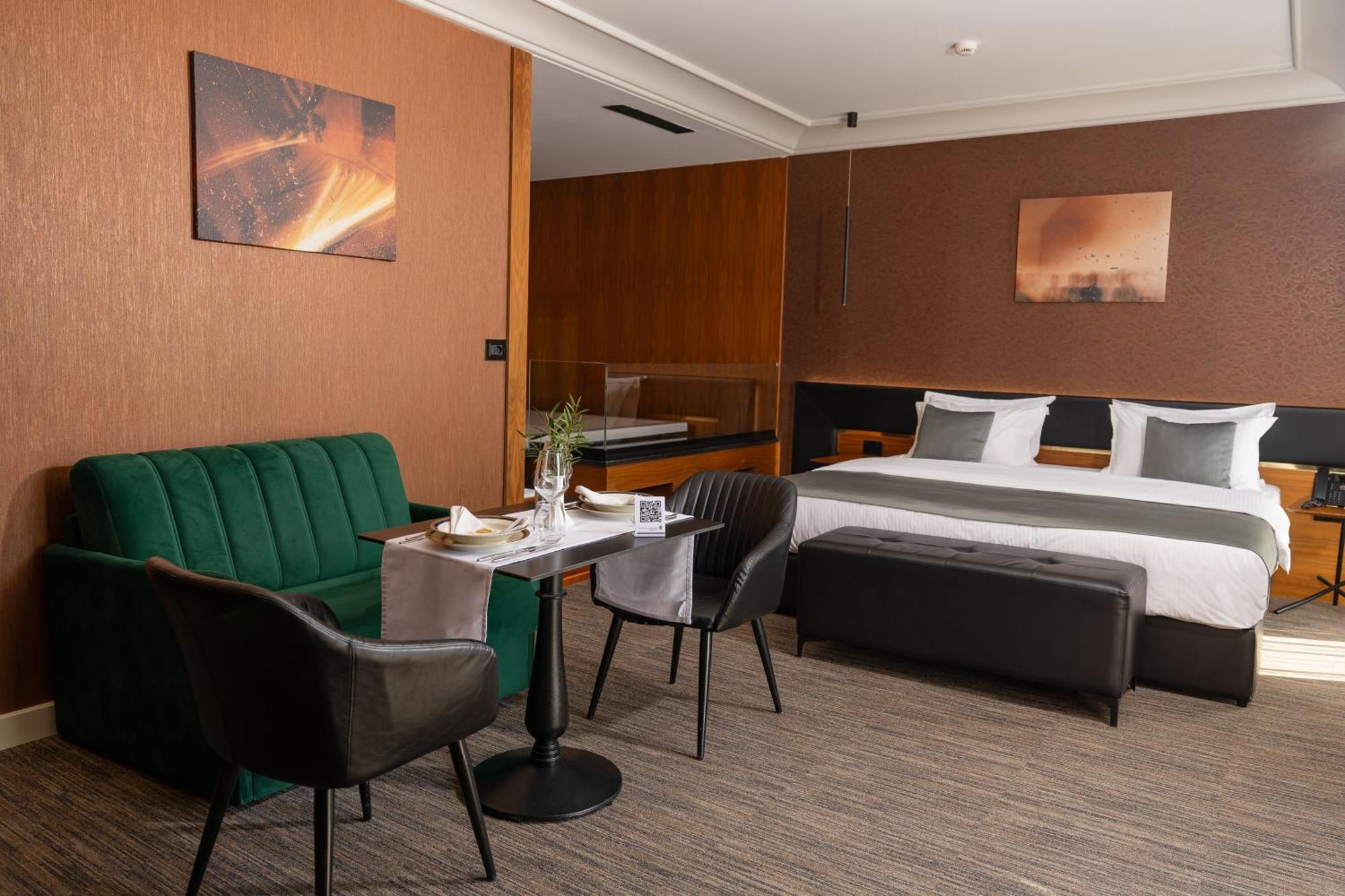 Select Hill Hotel Linze