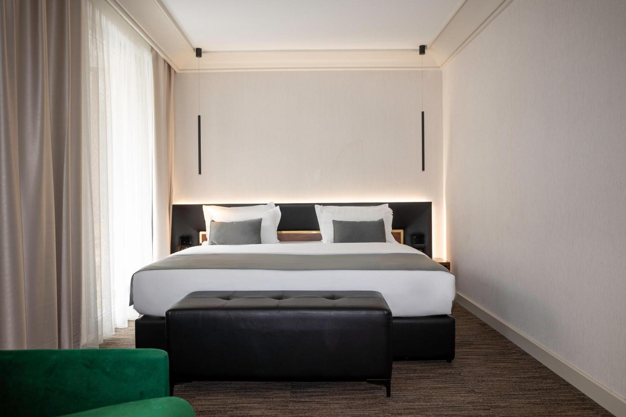 Select Hill Hotel 3*