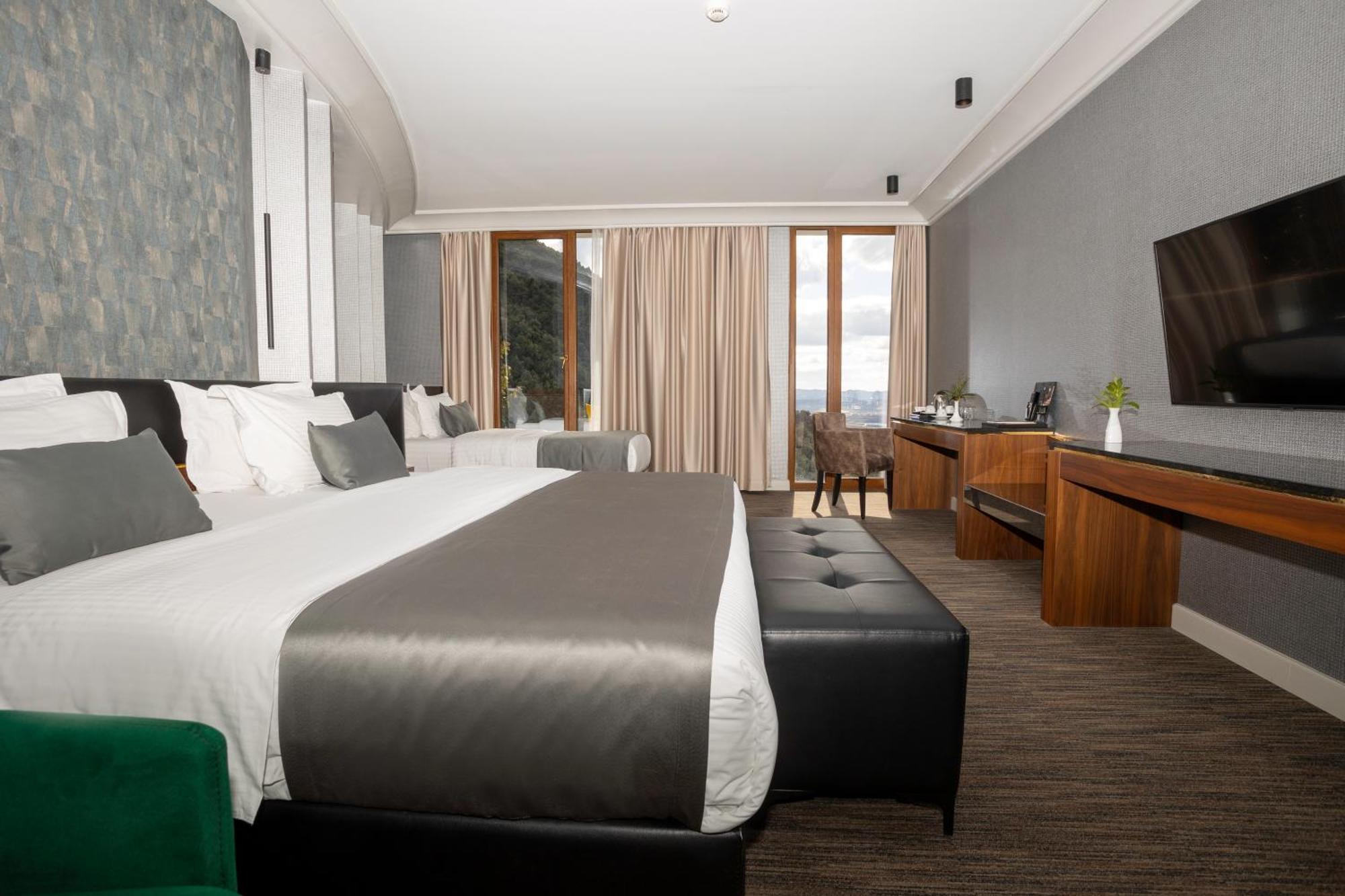 Select Hill Hotel