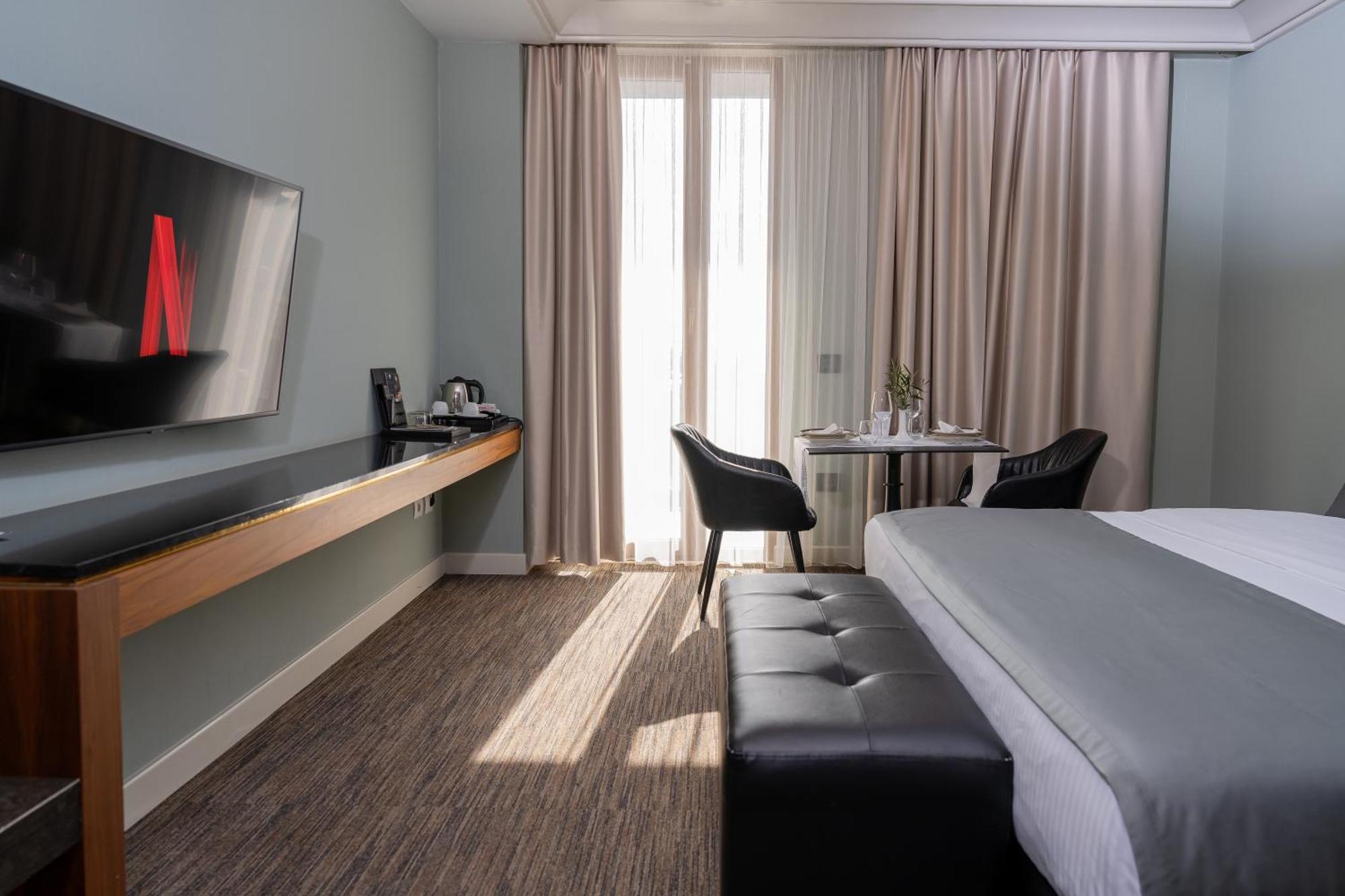 Select Hill Hotel
